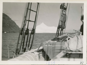 Image: Iceberg through the rigging